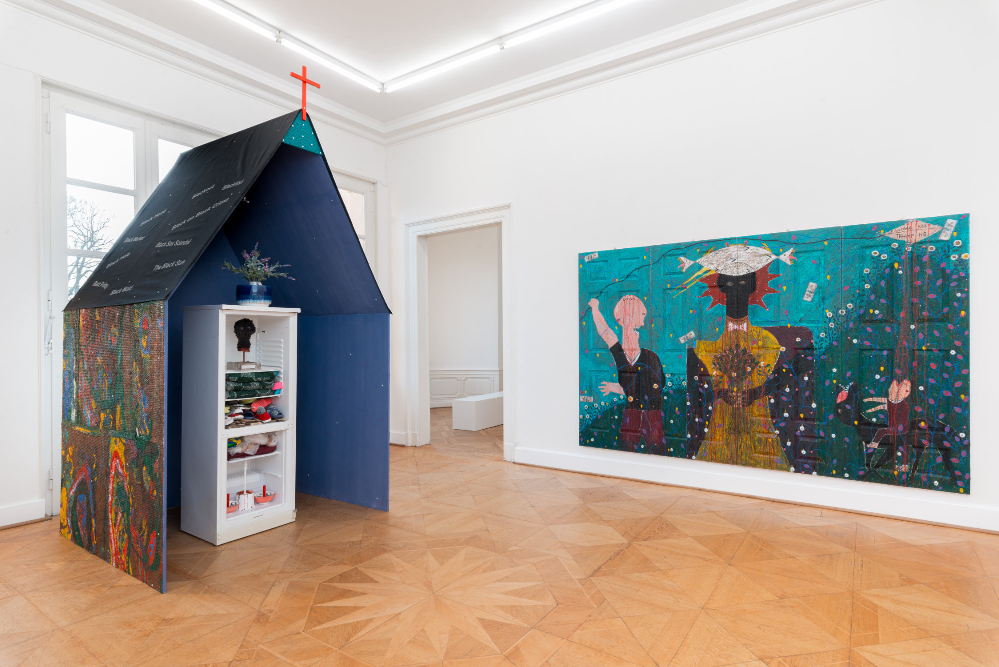 Adjani Okpu-Egbe, Installationsansicht Kunstverein Braunschweig, 2020. Courtesy der Künstler und Sulger-Buel Gallery, London. Foto: Stefan Stark