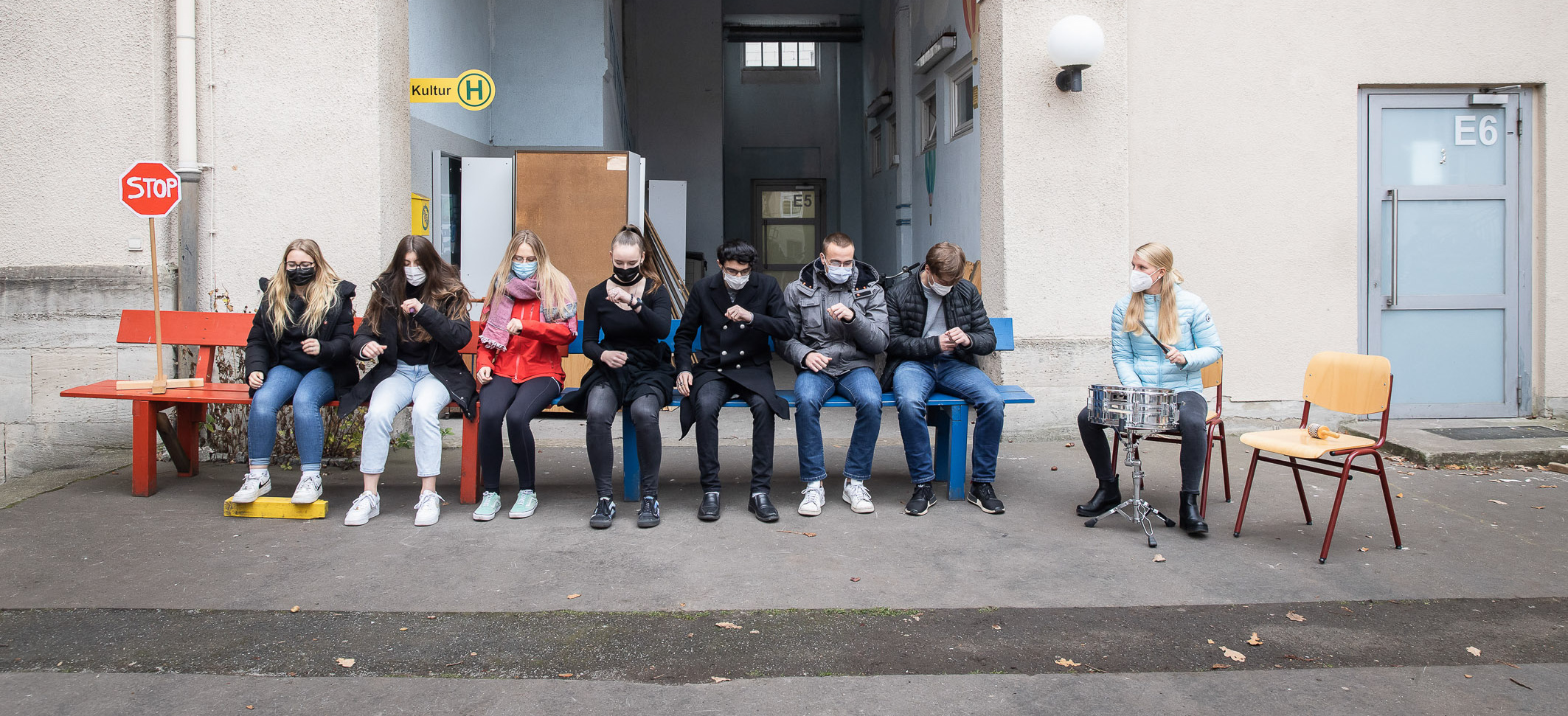 Zeitgenössische Musik in der Schule 2021 - eine Projekt der Niedersächsischen Sparkassenstiftung.
12.11.2021, Daniel Moreira (Komponist), Vendula Nováková (Regisseurin), Projekt 2: Klang in Bewegung, Gymnasium Kleine Burg Braunschweig. Foto: Helge Krückeberg