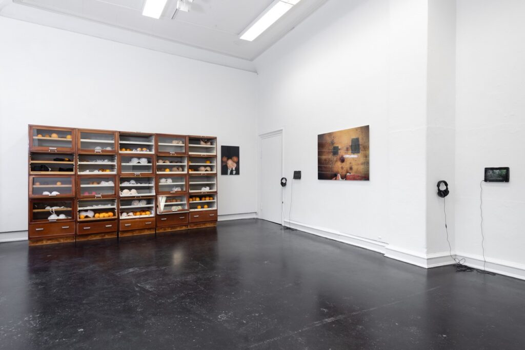 Blick in die Ausstellung „Christiane Möbus – Sisyphos“ im Kunstverein Wolfenbüttel, Foto: Hannah Jung