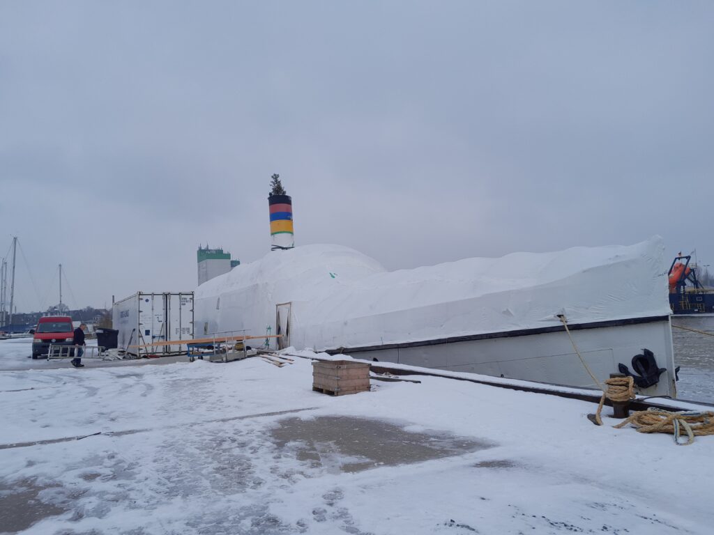 Um die Arbeiten im Winter durchführen zu können, wurde die Prinz Heinrich „eingehaust“, Foto: A. Butt