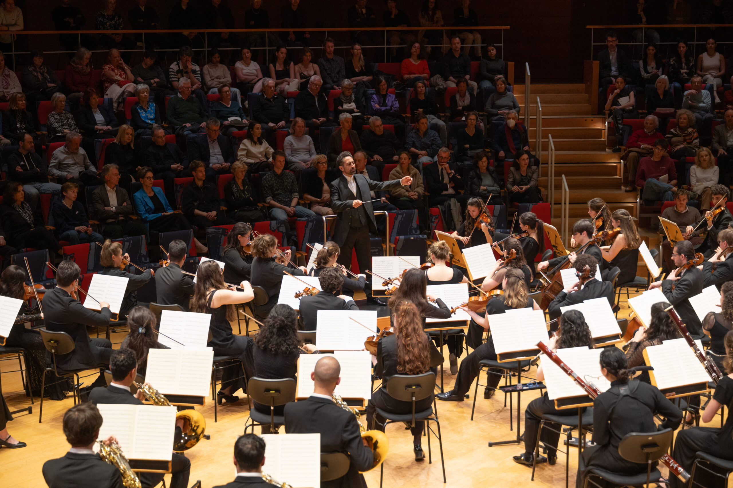 Blick auf Orchester und Publikum