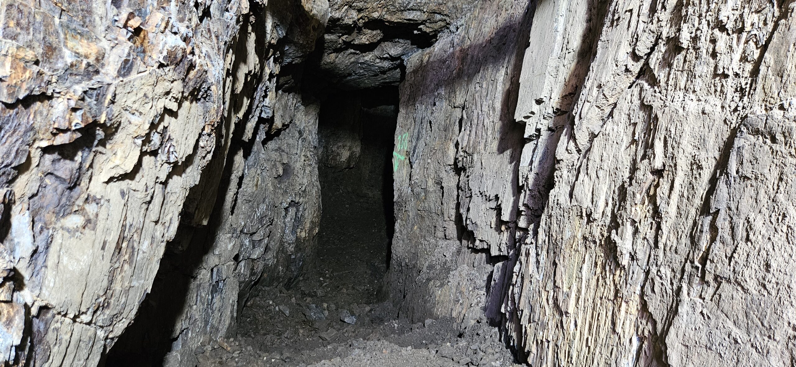 Blick in den frühneuzeitlichen Stollen, Foto: Christian Barsch
Alt-Text 3: Blick in den frühneuzeitlichen Stollen, Foto: Christian Barsch