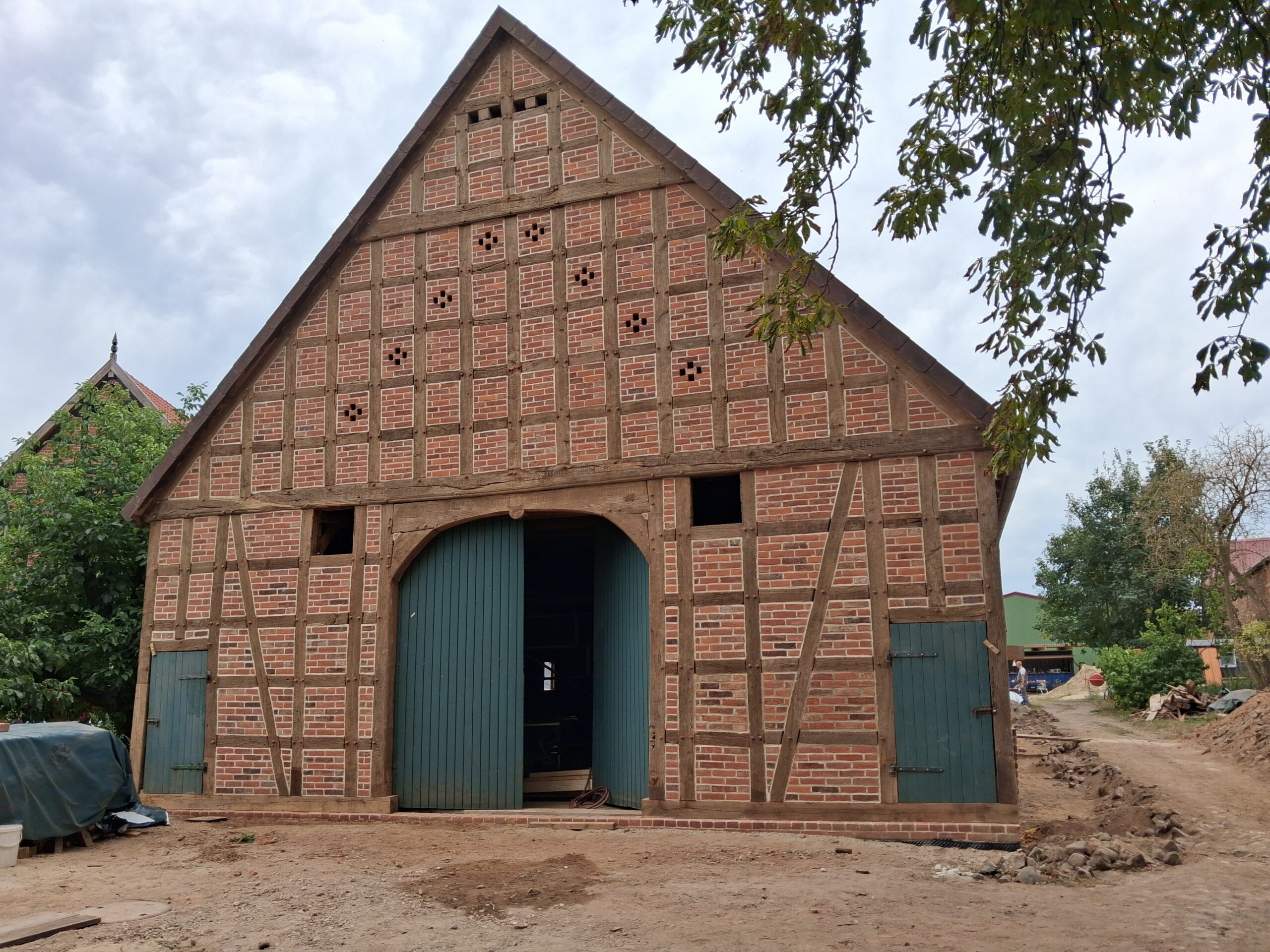Restaurierte Nordfassade des Bauernhauses Prezier Nr. 8