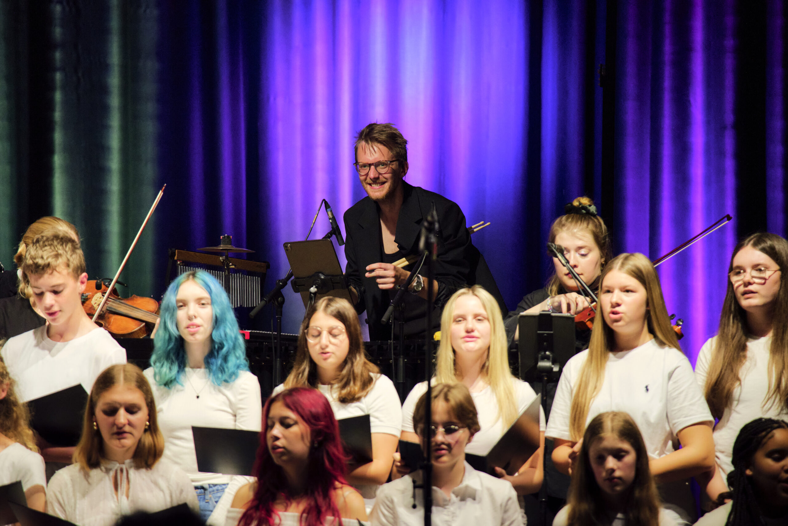 Konzert des WHV VIBE Festivals im Neuen Gymnasium Wilhelmshaven mit Vibraphonist Hauke Renken sowie Schülerinnen und Schülern, Foto: Jenny Rostentreter / Havenkirche Wilhelmshaven