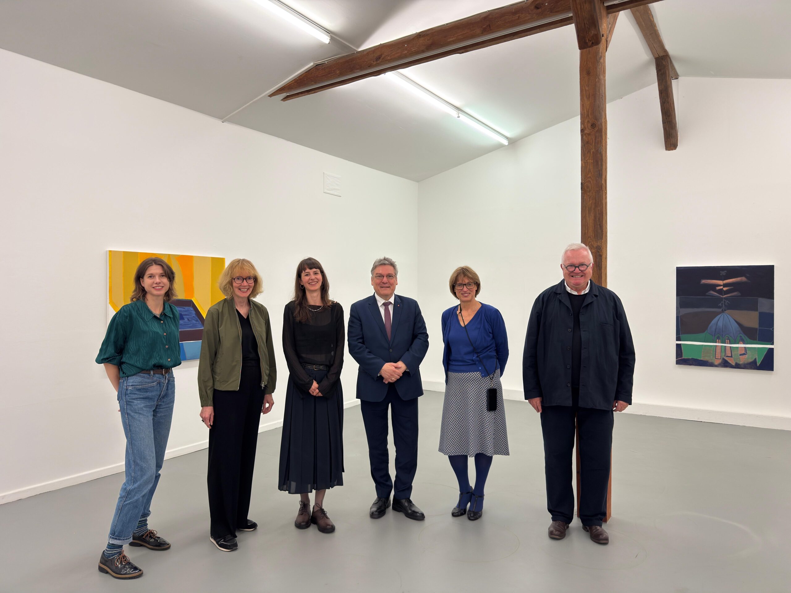 Eröffnung der Ausstellung QUIES von Ana Maria Szöllösi im Springhornhof, von links nach rechts: Stine Hollmann, Ulrike Schneider, Ana Maria Szöllösi, Prof. Dr. Joachim Schachtner, Bettina v. Dziembowski, Prof. Dr. Martin Warnke © springhornhof